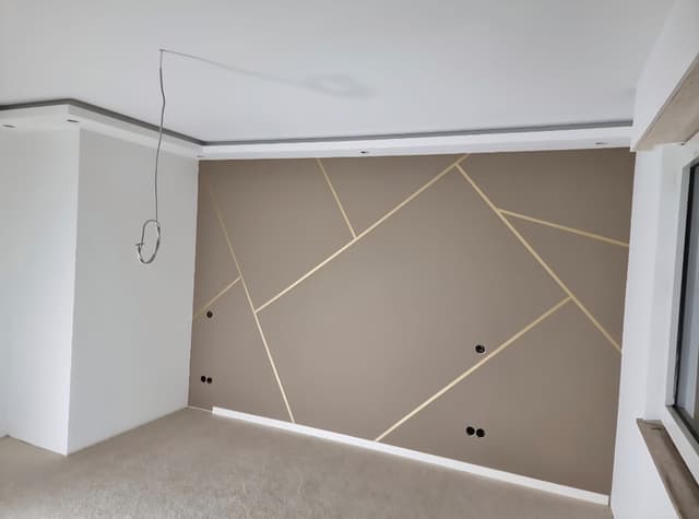 Akzentwand mit grafischer Linien-Gestaltung